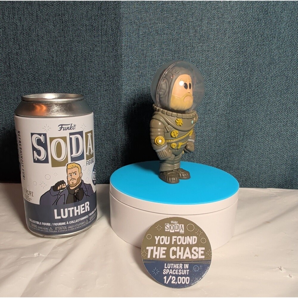 Funko Soda Luther Spacesuit Chase Vinyl Figure 1/2000 - Picture 4 of 16